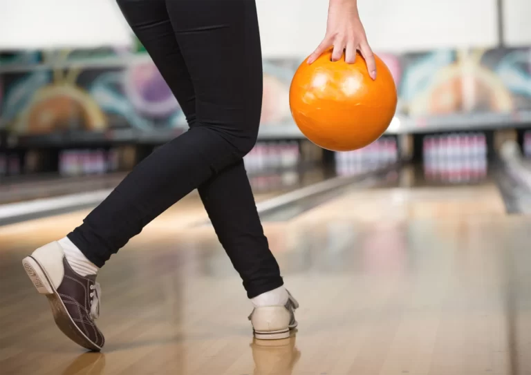 bowlingtoernooi gezellig uitje teambuilding op locatie binnenactiviteit leuk evenement bowlen