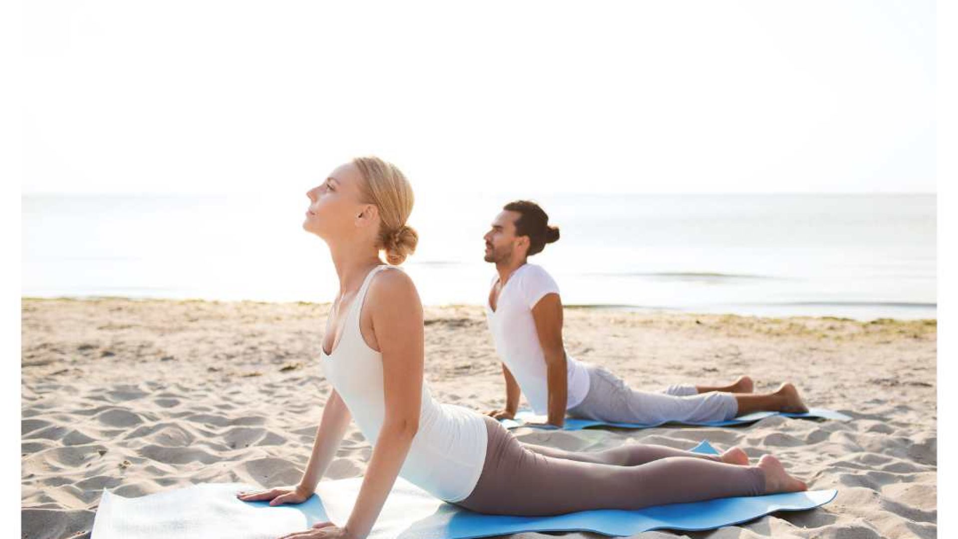 yoga workshop op het strand Egmond aan Zee wellness ervaring unieke beleving